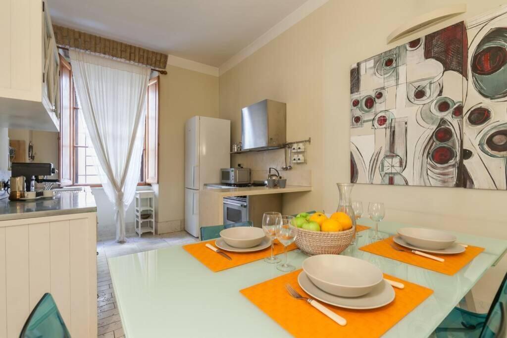 Borgo Pio - Quite And Spacious Apt ローマ エクステリア 写真